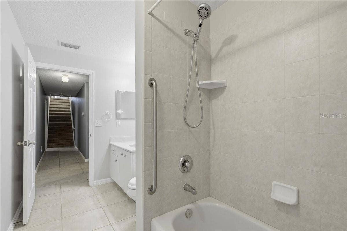 Bonus room upstaris with bathroom