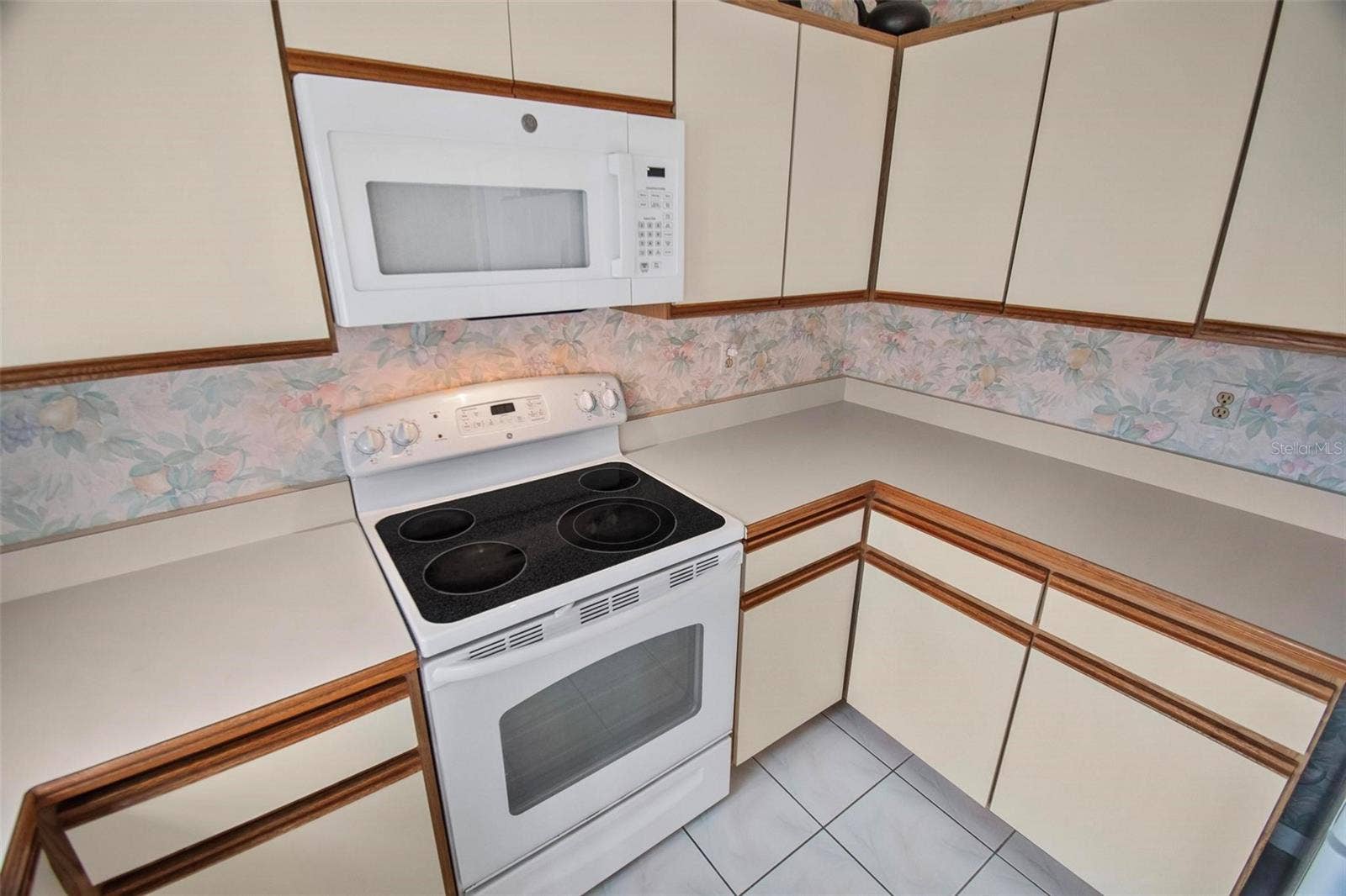 50 MEDFORD DRIVE, Palm Coast, FL 32137 Newer applicances