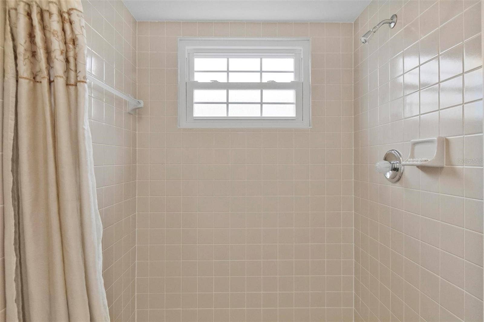 50 MEDFORD DRIVE, Palm Coast, FL 32137 Walk in shower