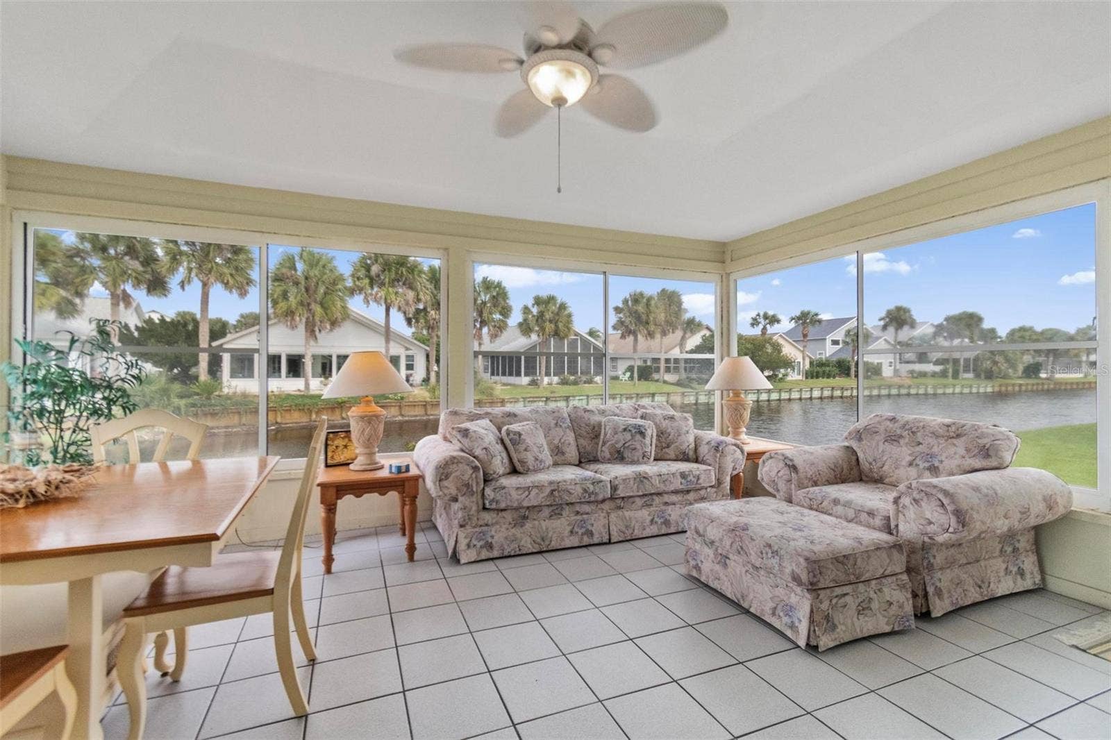 50 MEDFORD DRIVE, Palm Coast, FL 32137 Welcome to oversized Florida room