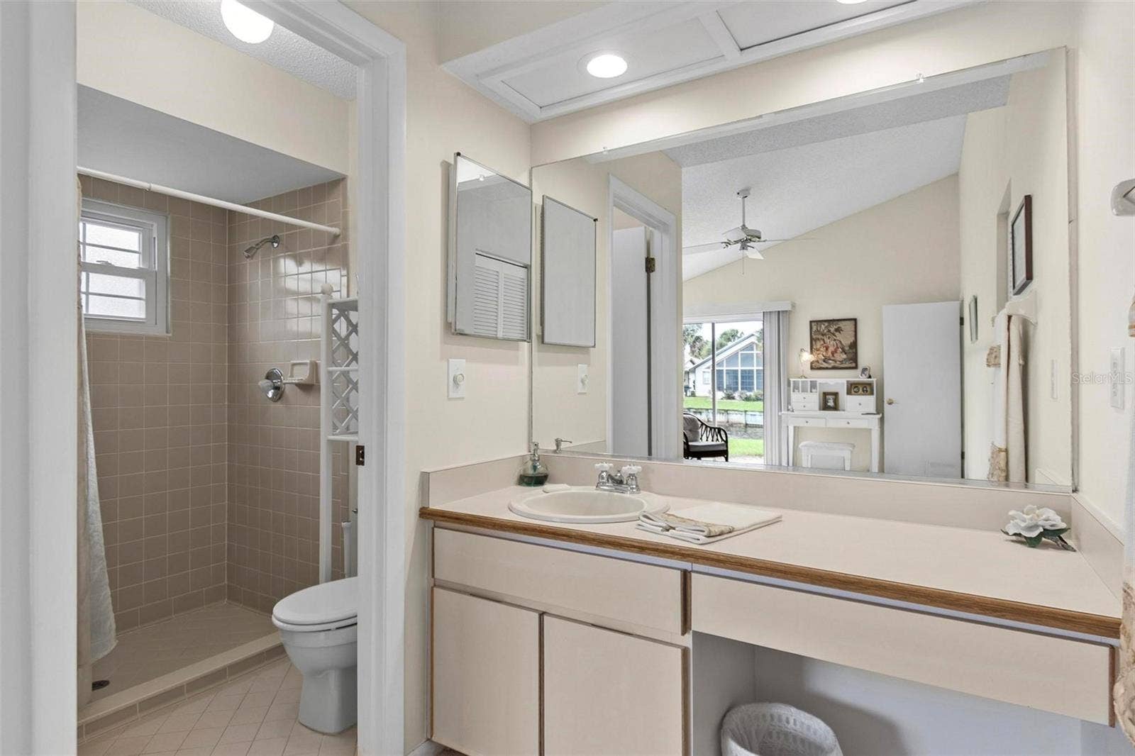 50 MEDFORD DRIVE, Palm Coast, FL 32137 Dated vanity BUT MINT condition