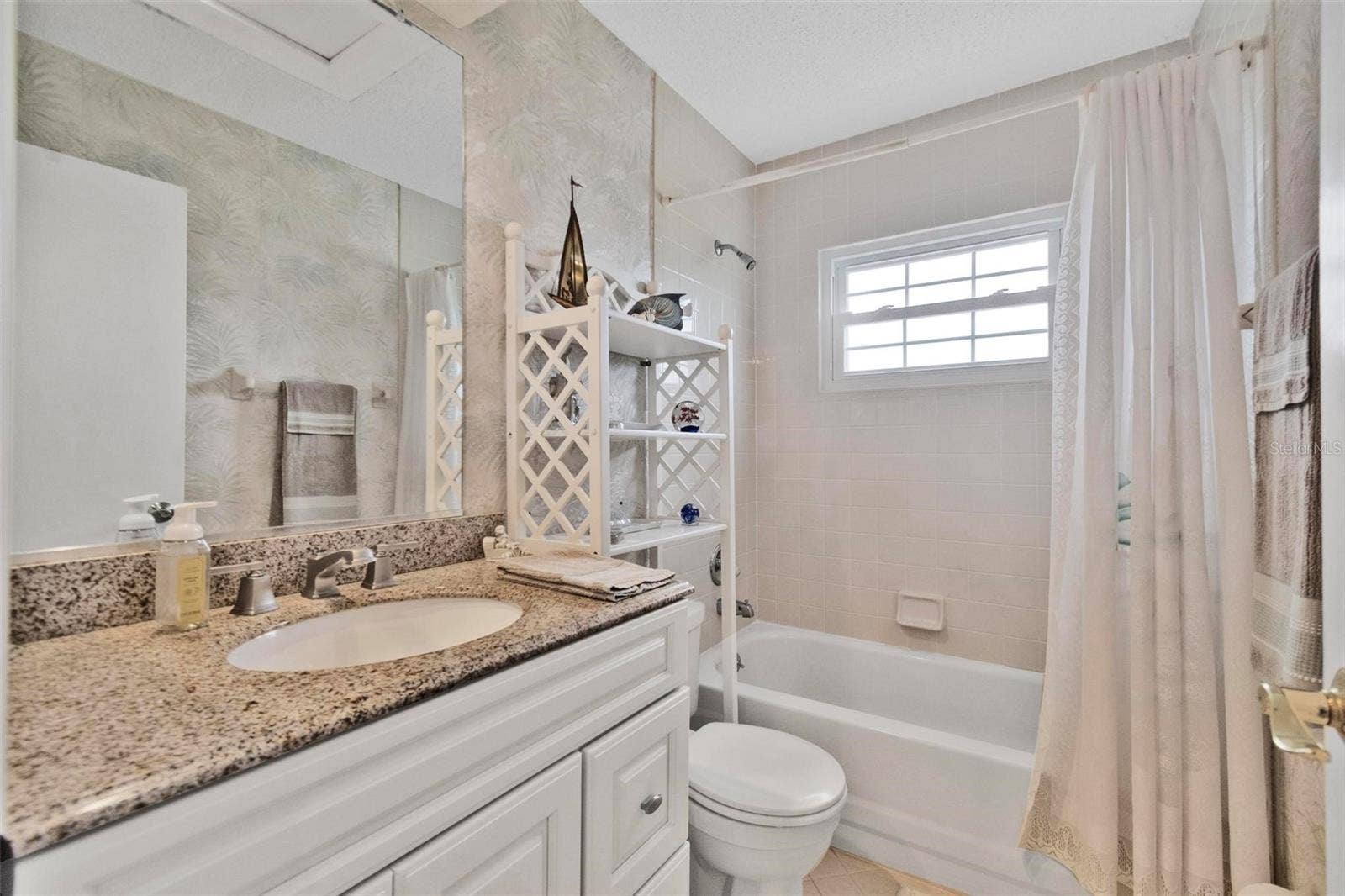 50 MEDFORD DRIVE, Palm Coast, FL 32137 Guest bathroom