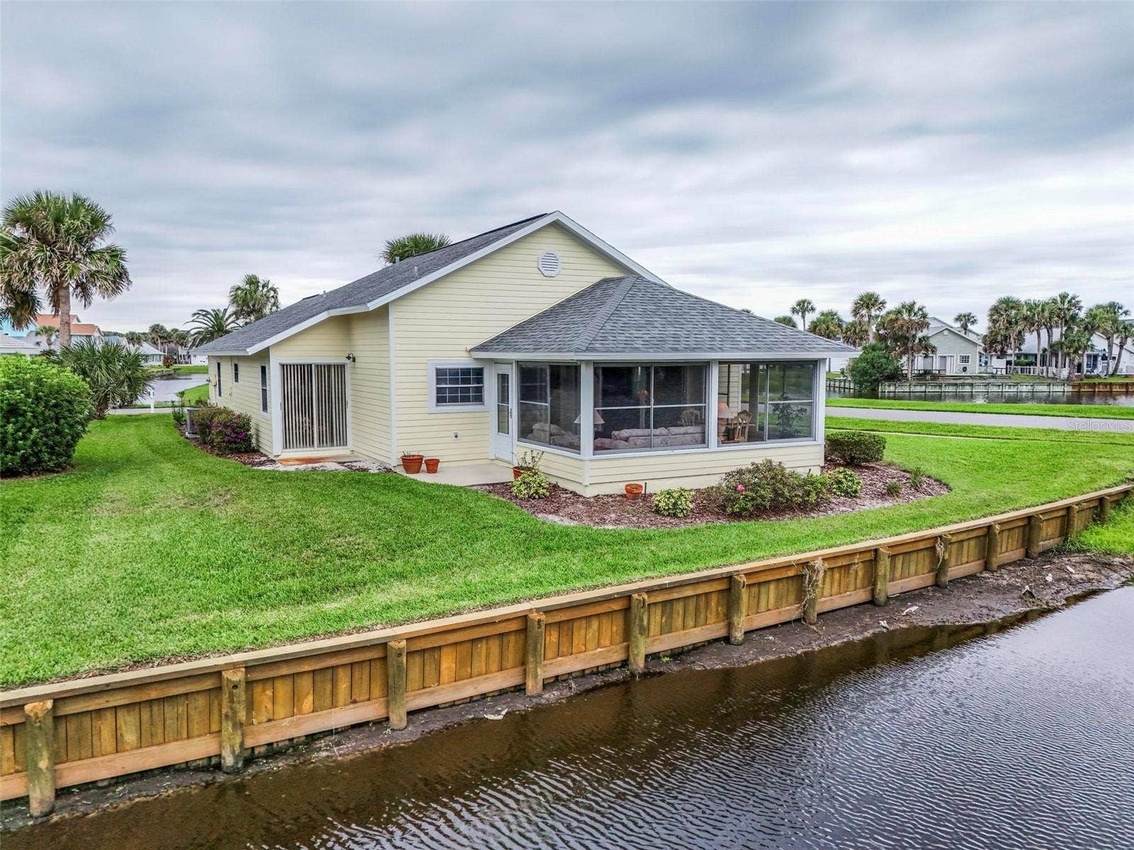 50 MEDFORD DRIVE, Palm Coast, FL 32137 Waterview Backs to canal