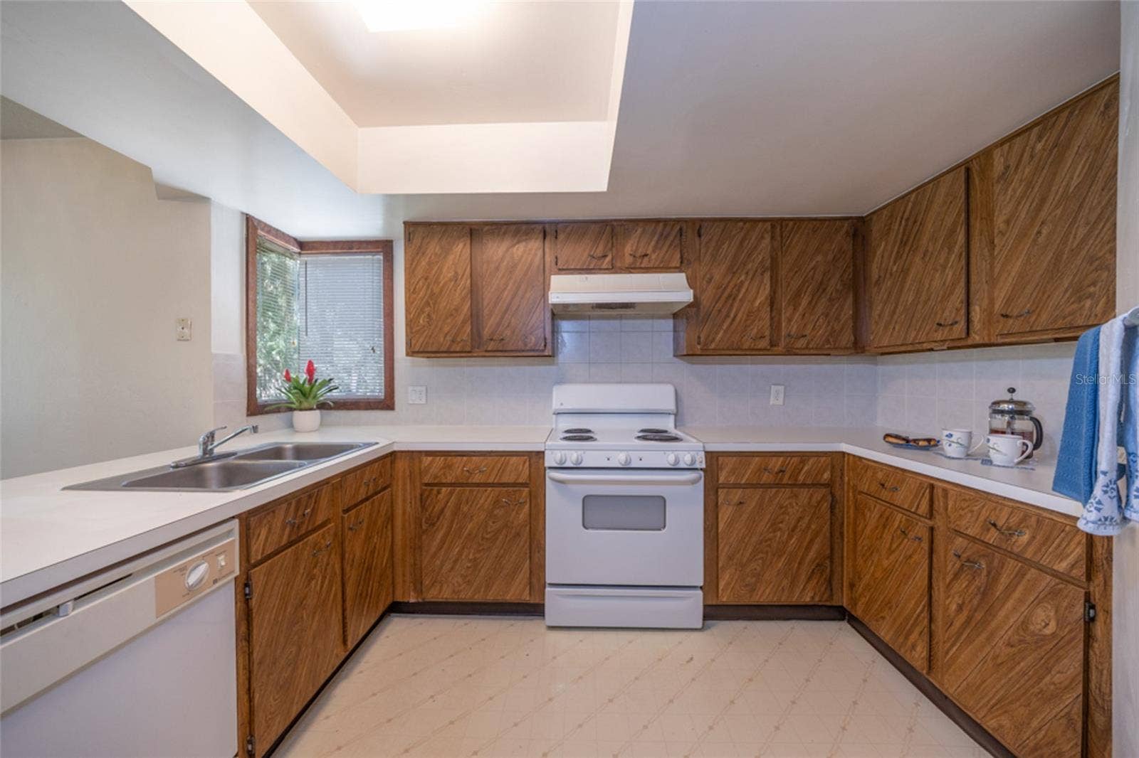 UNSTAGED: Kitchen With Modern "European Style" Flat Panel Kitchen Doors