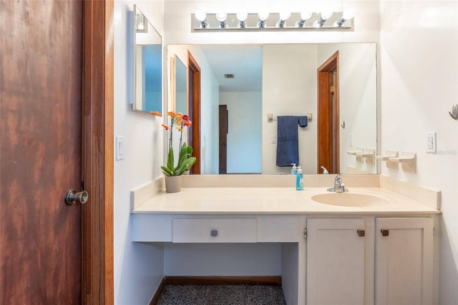 UNSTAGED: Ensuite Bathroom