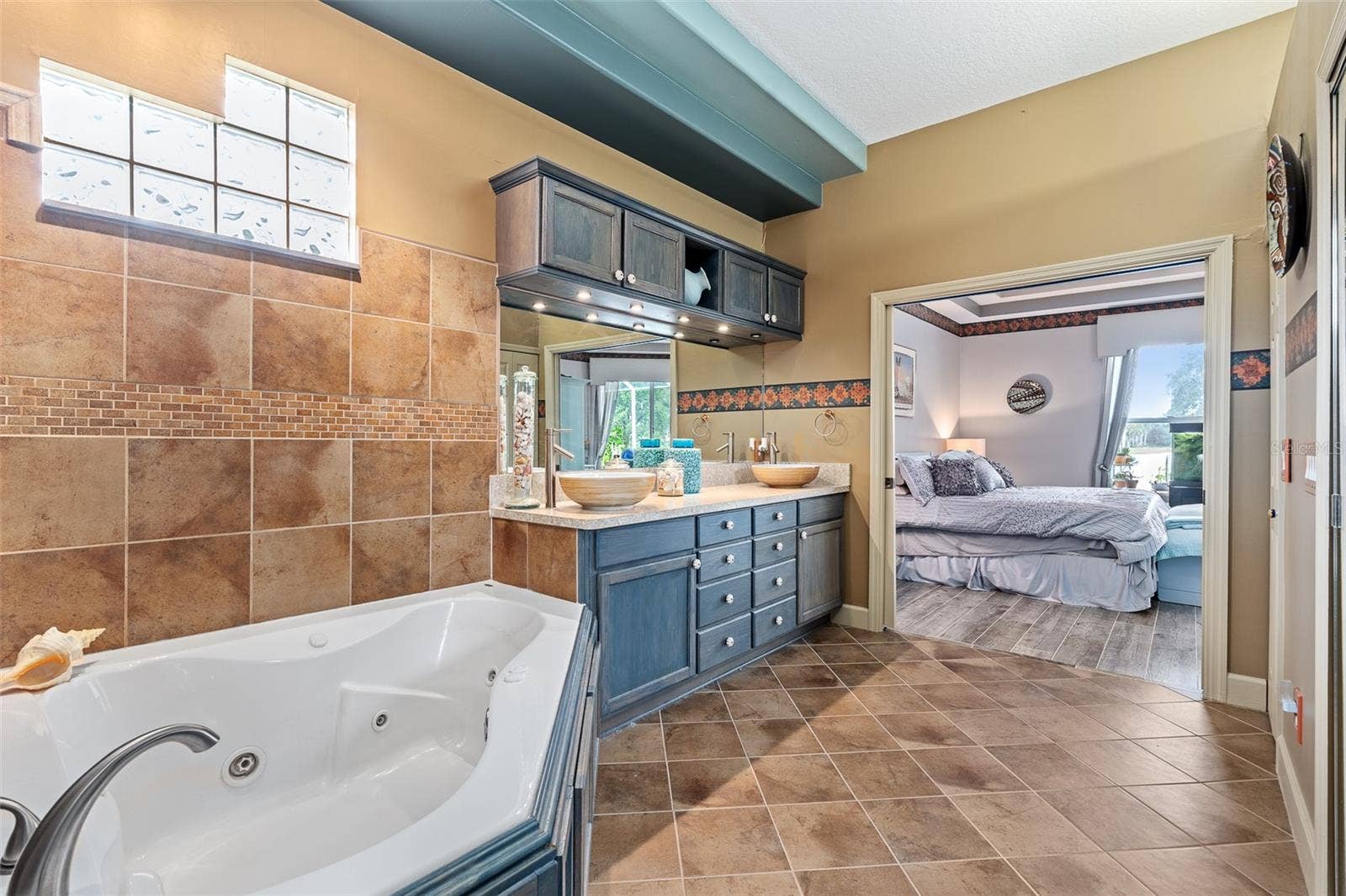 993 MORI COURT, Port Orange, FL 32127 Ensuite Master Bathroom