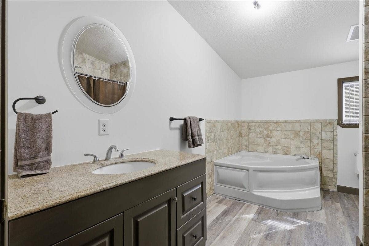 9860 NIKOLICH AVENUE, Hastings, FL 32145 Primary bathroom