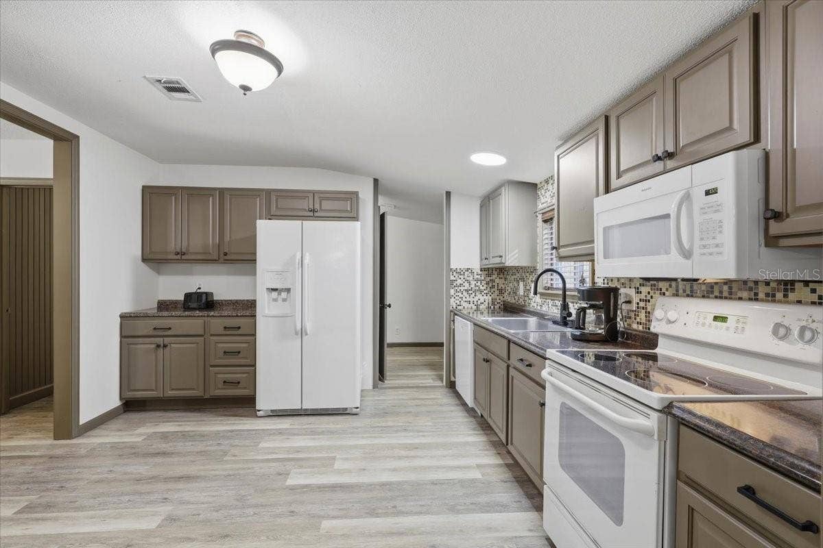 9860 NIKOLICH AVENUE, Hastings, FL 32145 9860 NIKOLICH AVENUE, Hastings, FL 32145