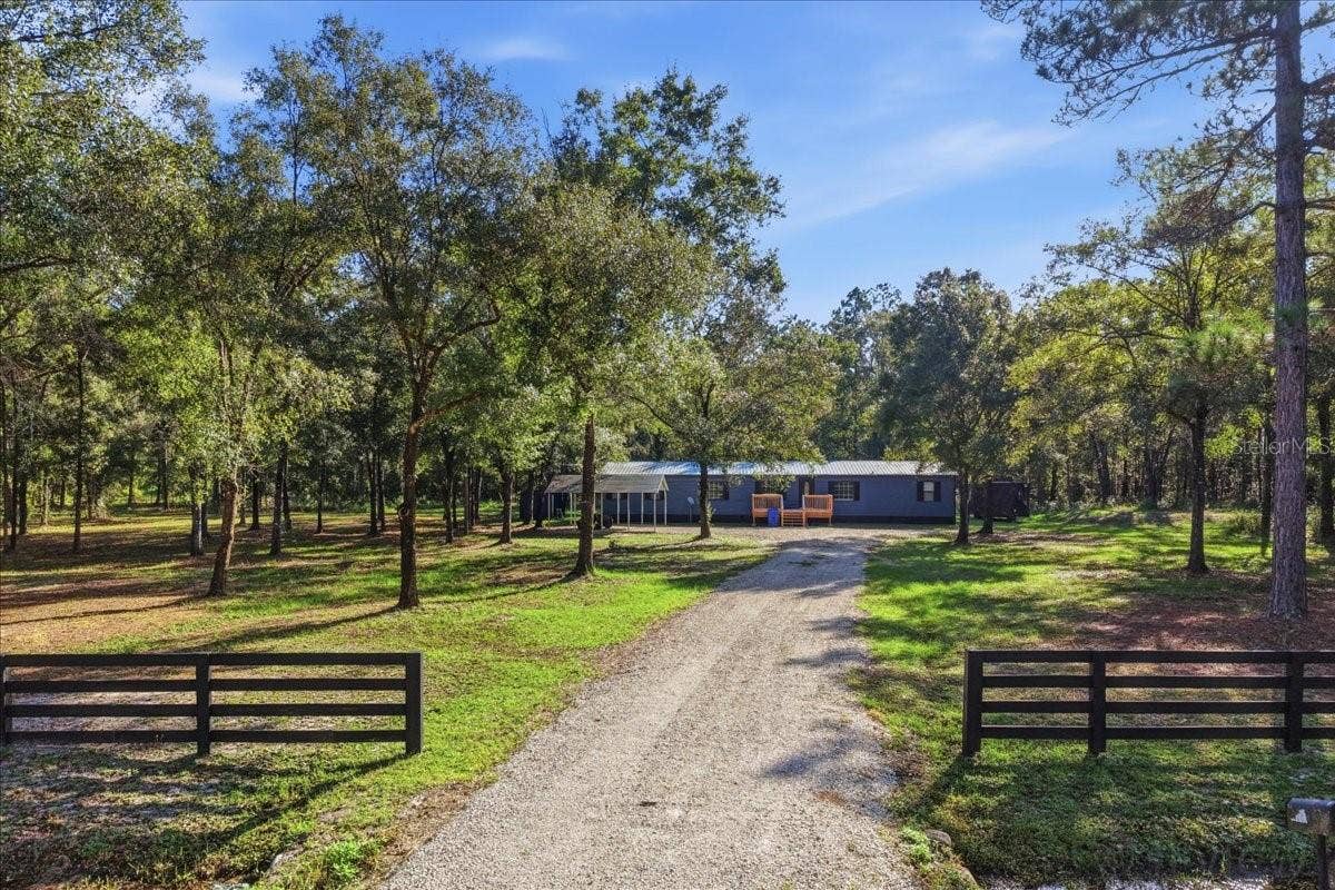 9860 NIKOLICH AVENUE, Hastings, FL 32145 Welcome home!