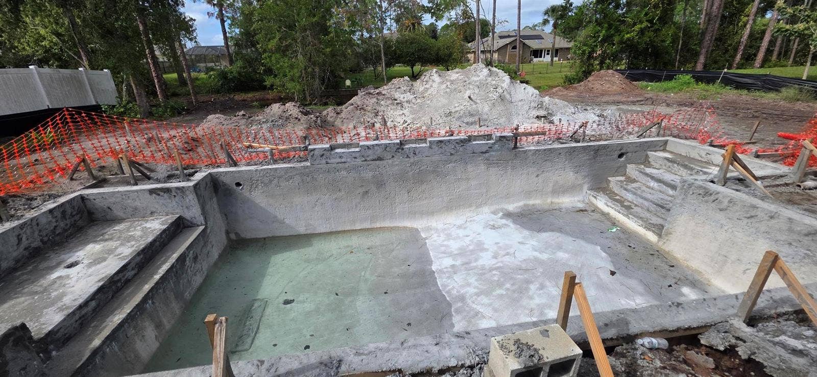 163 BRIDGEHAVEN DRIVE, Palm Coast, FL 32137 Sheer wall with triple waterfall feature