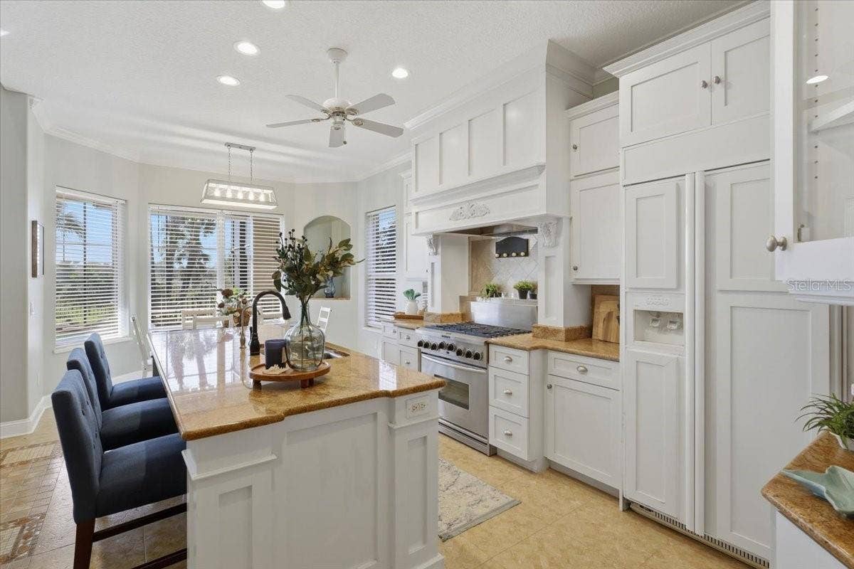 100 EMERALD LAKE DRIVE, Palm Coast, FL 32137 100 EMERALD LAKE DRIVE, Palm Coast, FL 32137