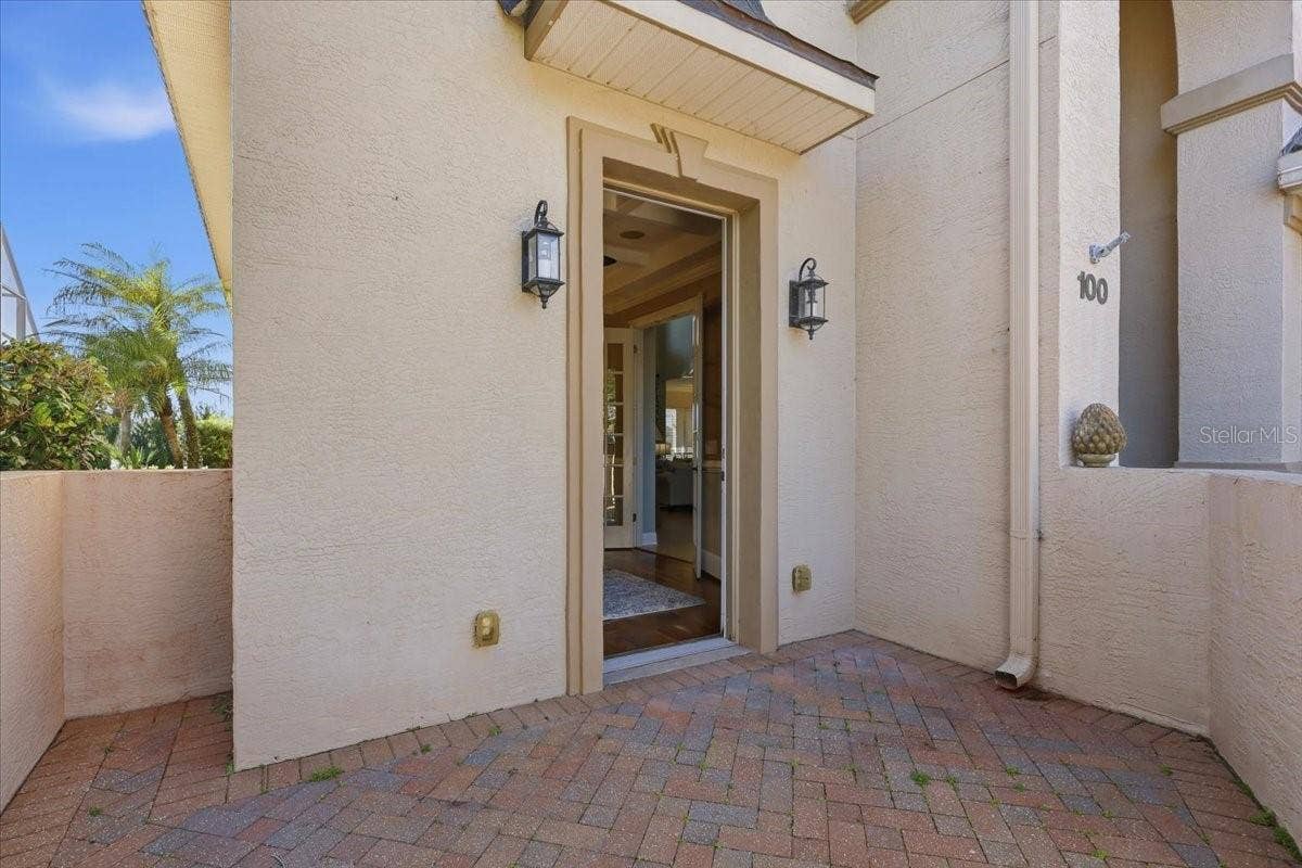 100 EMERALD LAKE DRIVE, Palm Coast, FL 32137 100 EMERALD LAKE DRIVE, Palm Coast, FL 32137