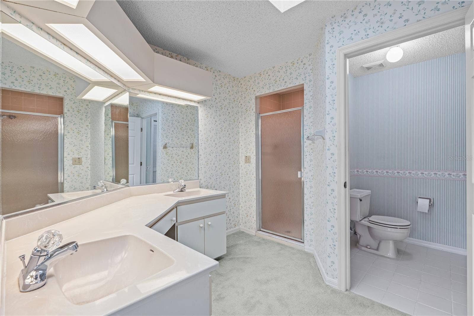 245 GLENBRIAR CIRCLE, Daytona Beach, FL 32114 Large Ensuite with 2 Sinks & Water Closet