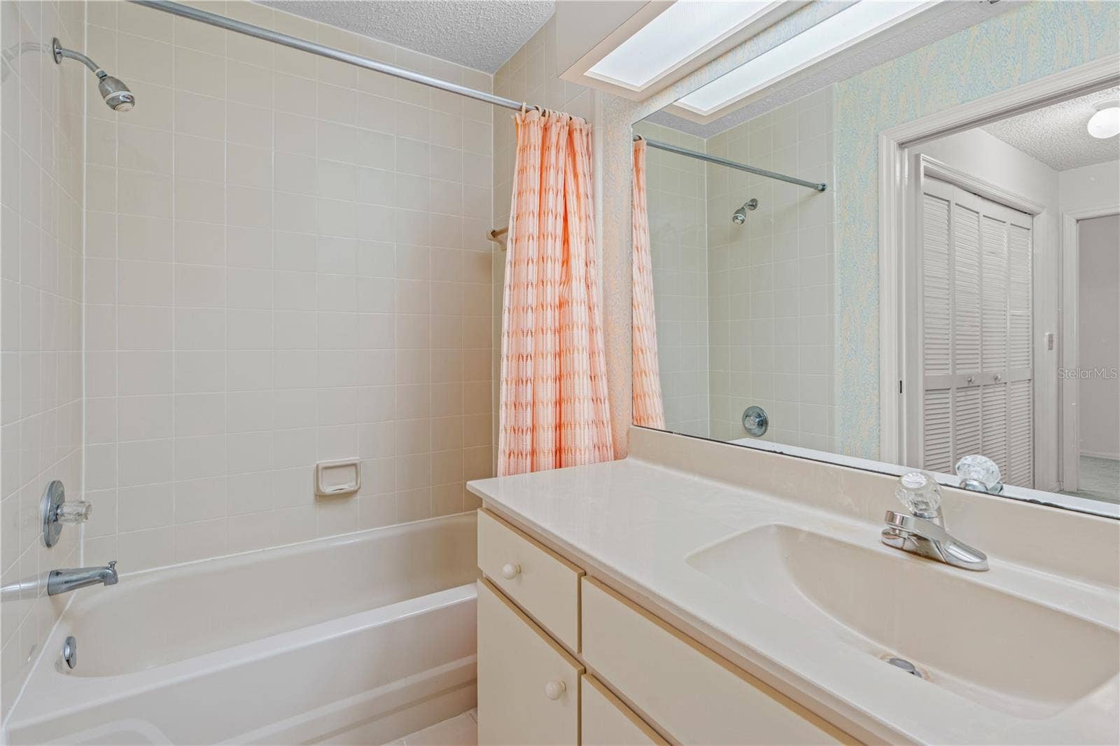 245 GLENBRIAR CIRCLE, Daytona Beach, FL 32114 Guest Bath
