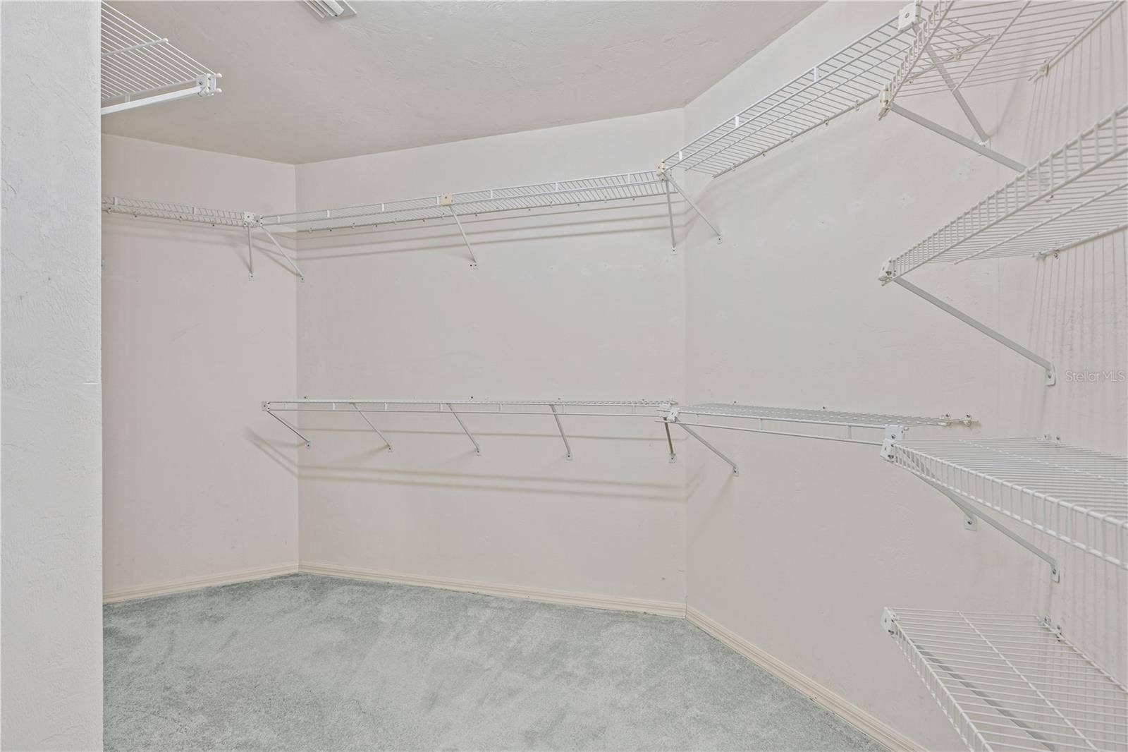 245 GLENBRIAR CIRCLE, Daytona Beach, FL 32114 Huge Walk In Closet