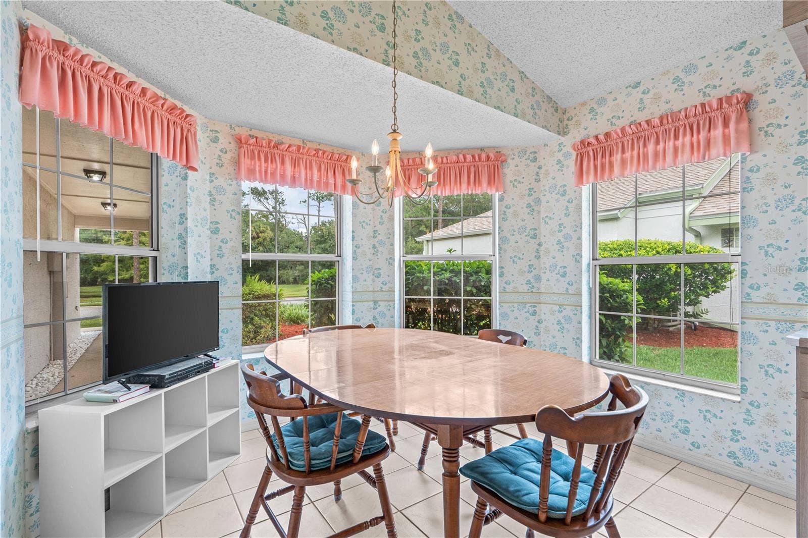 245 GLENBRIAR CIRCLE, Daytona Beach, FL 32114 Sunny Breakfast Nook with Pantry