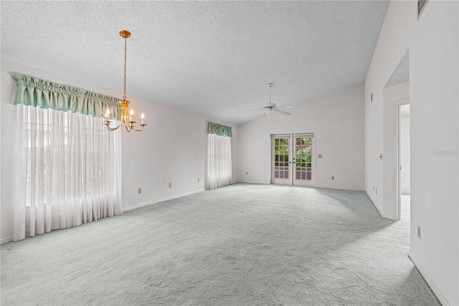 245 GLENBRIAR CIRCLE, Daytona Beach, FL 32114 Open Dining & Living Area