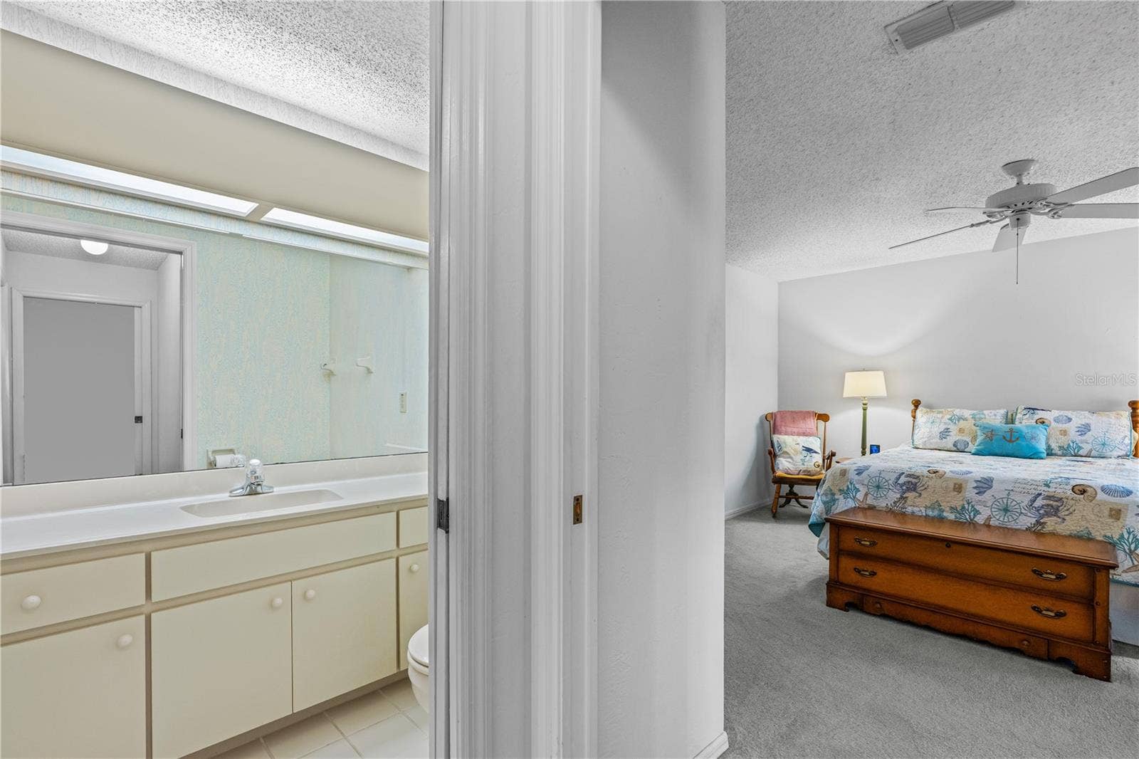 245 GLENBRIAR CIRCLE, Daytona Beach, FL 32114 Direct Access to Guest Bath