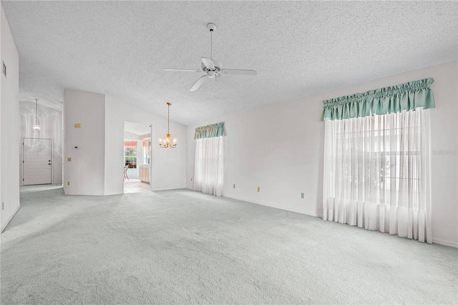 245 GLENBRIAR CIRCLE, Daytona Beach, FL 32114 Open Living & Dining Area