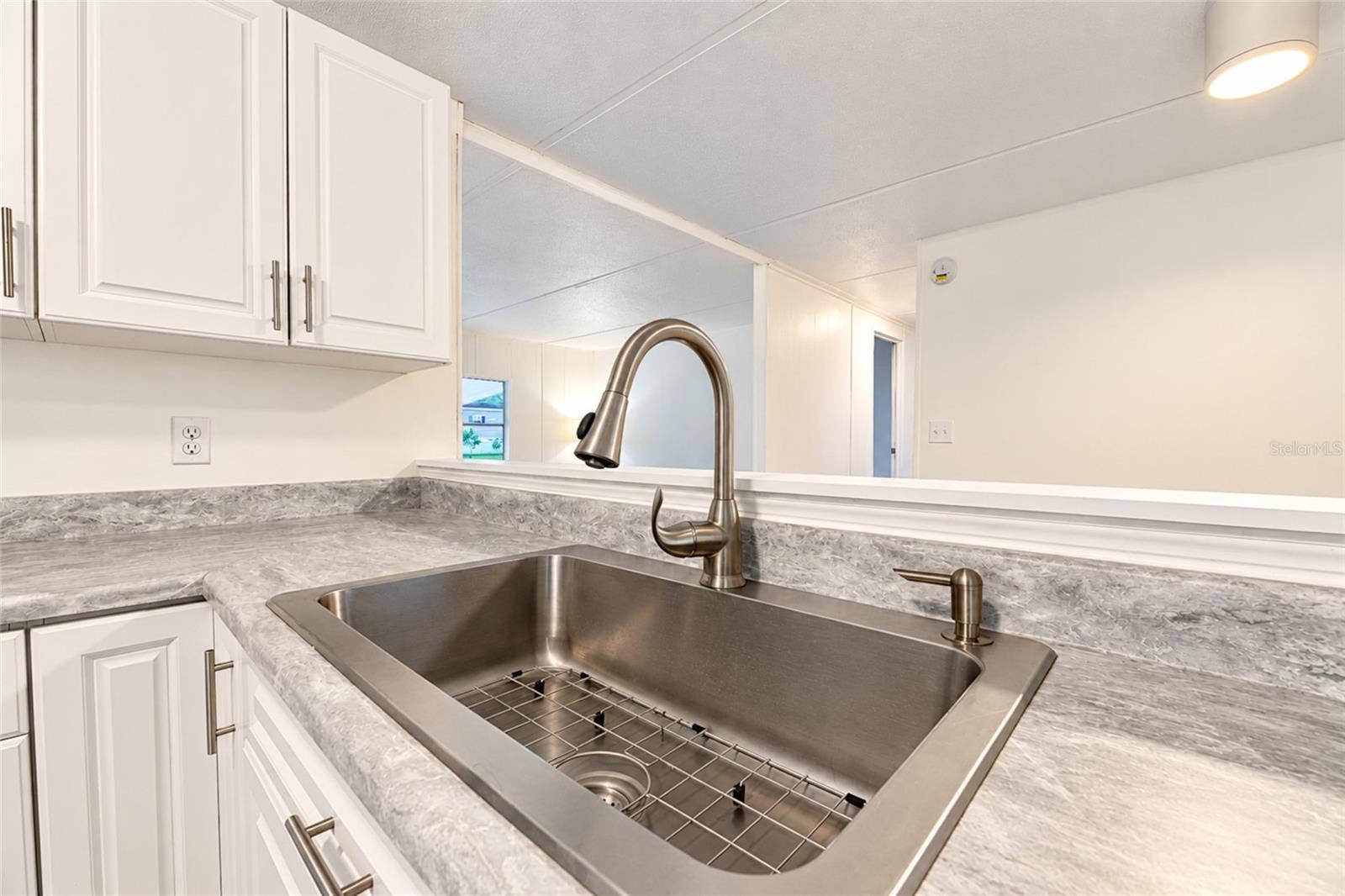 208 NAVAJO STREET, Satsuma, FL 32189 Sink