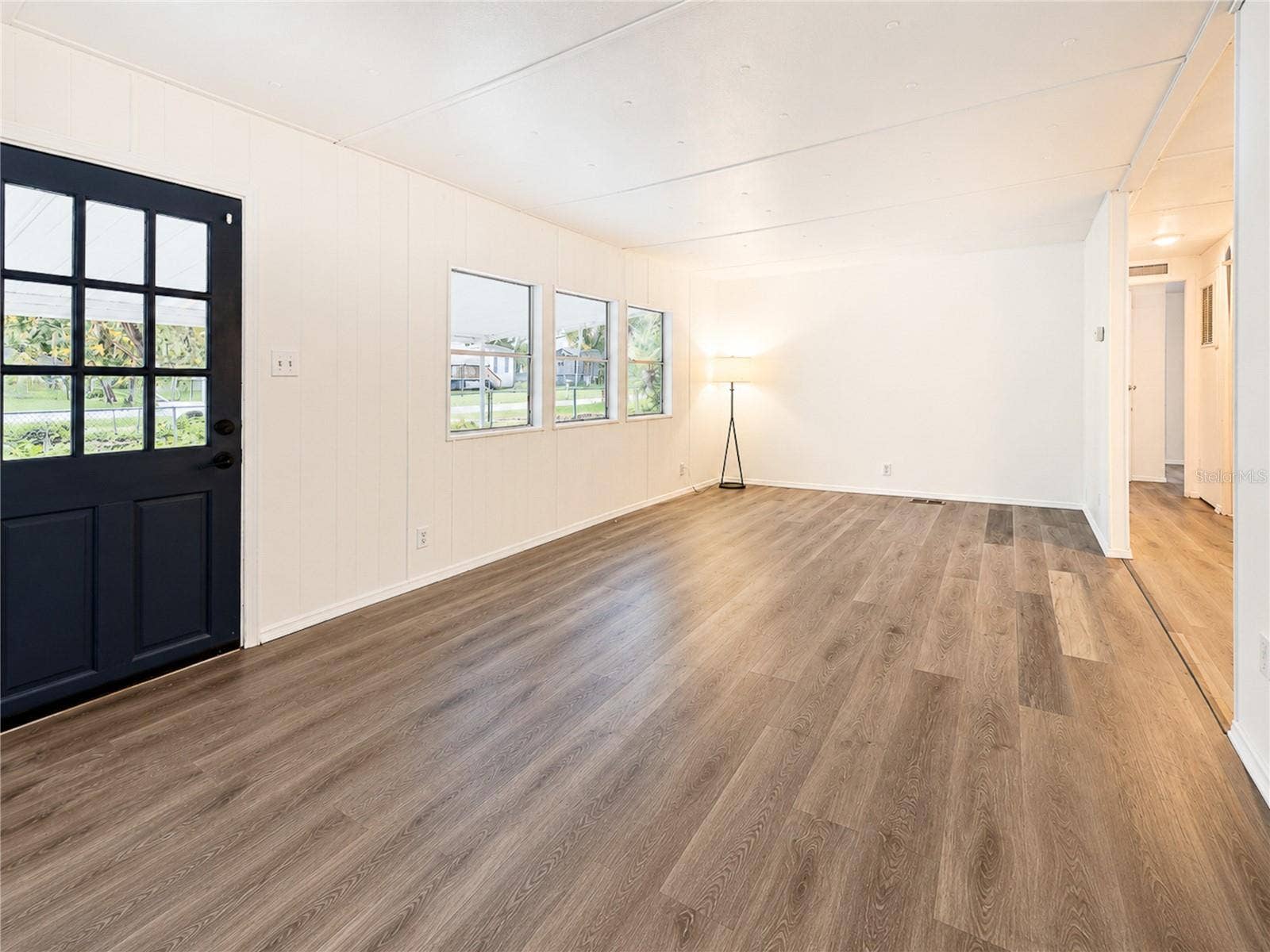 208 NAVAJO STREET, Satsuma, FL 32189 Entry Way