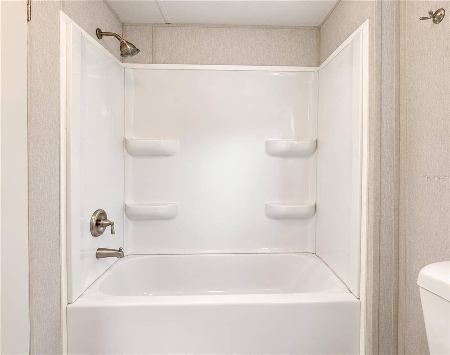 208 NAVAJO STREET, Satsuma, FL 32189 Shower
