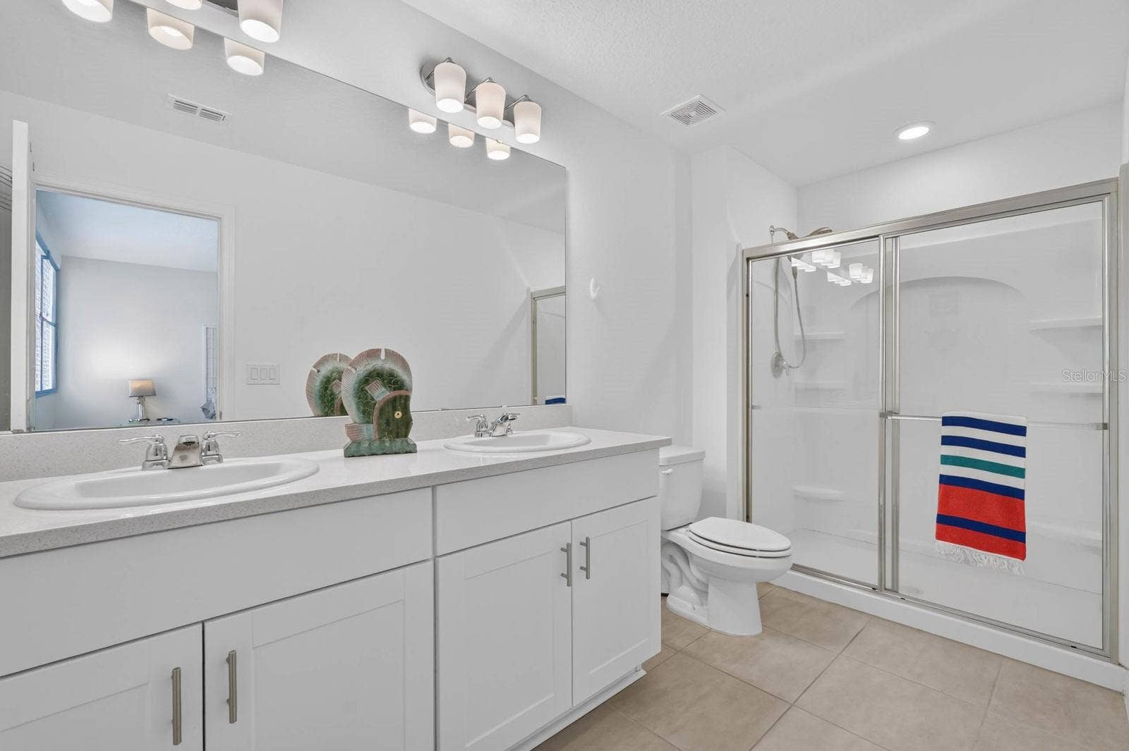 205 RIVER FRONT WAY, Edgewater, FL 32141 Duals Sinks w/Walk in Shower