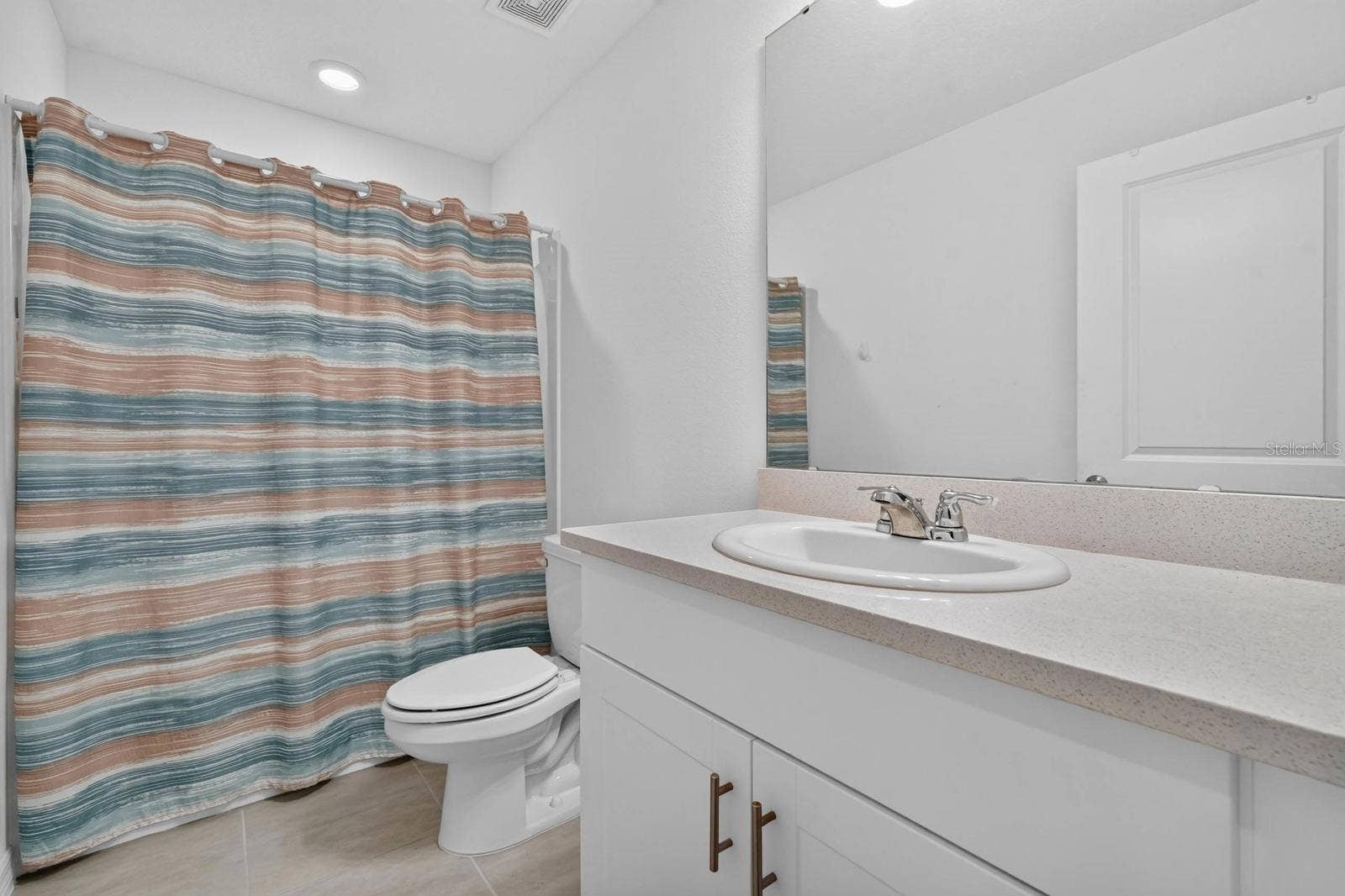 205 RIVER FRONT WAY, Edgewater, FL 32141 Guest Bathroom