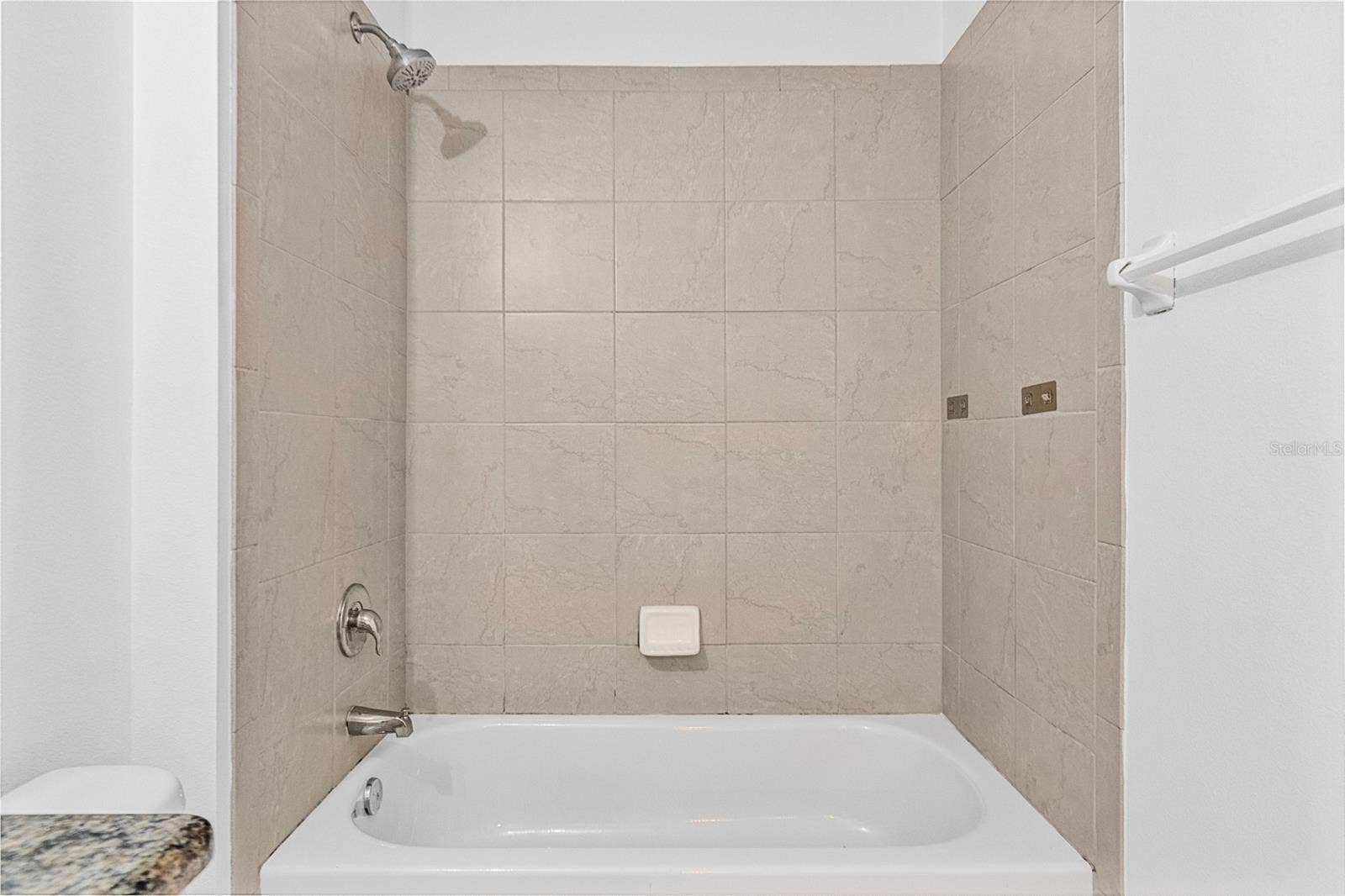 20 RAINSTONE LANE, Palm Coast, FL 32164 20 RAINSTONE LANE, Palm Coast, FL 32164