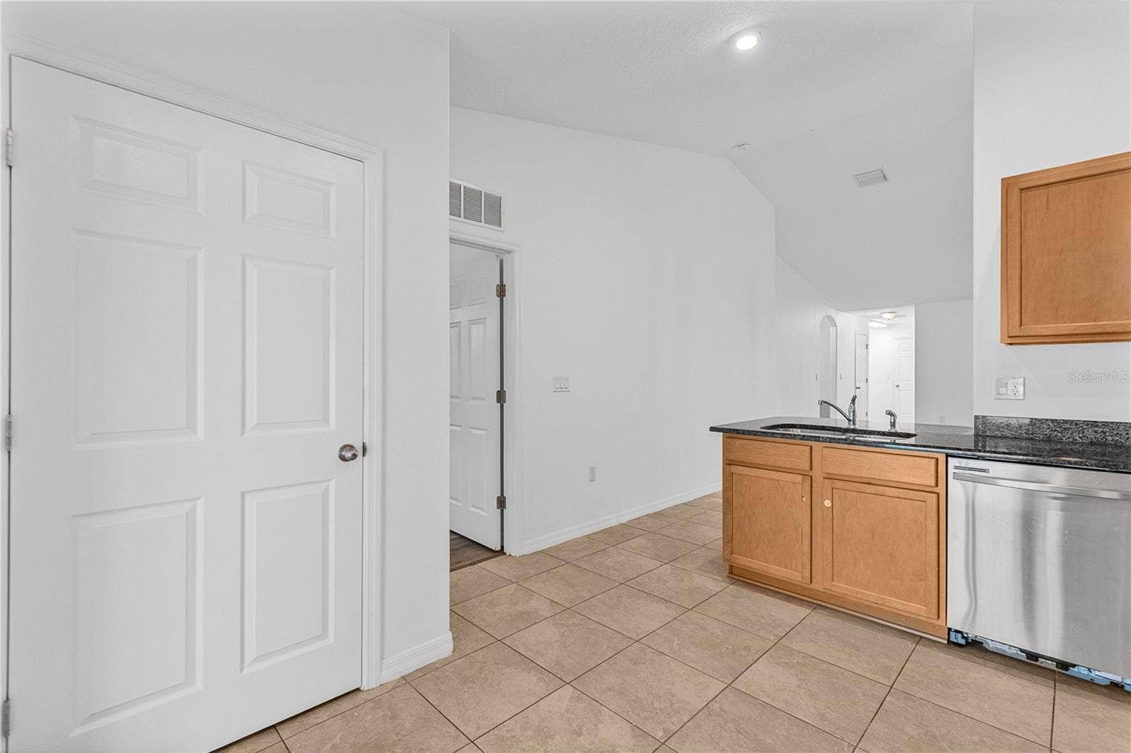 20 RAINSTONE LANE, Palm Coast, FL 32164 20 RAINSTONE LANE, Palm Coast, FL 32164