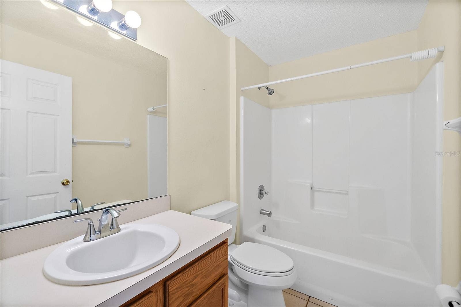 16 SLUMBER MEADOW TRAIL, Palm Coast, FL 32164 Guest Bathroom