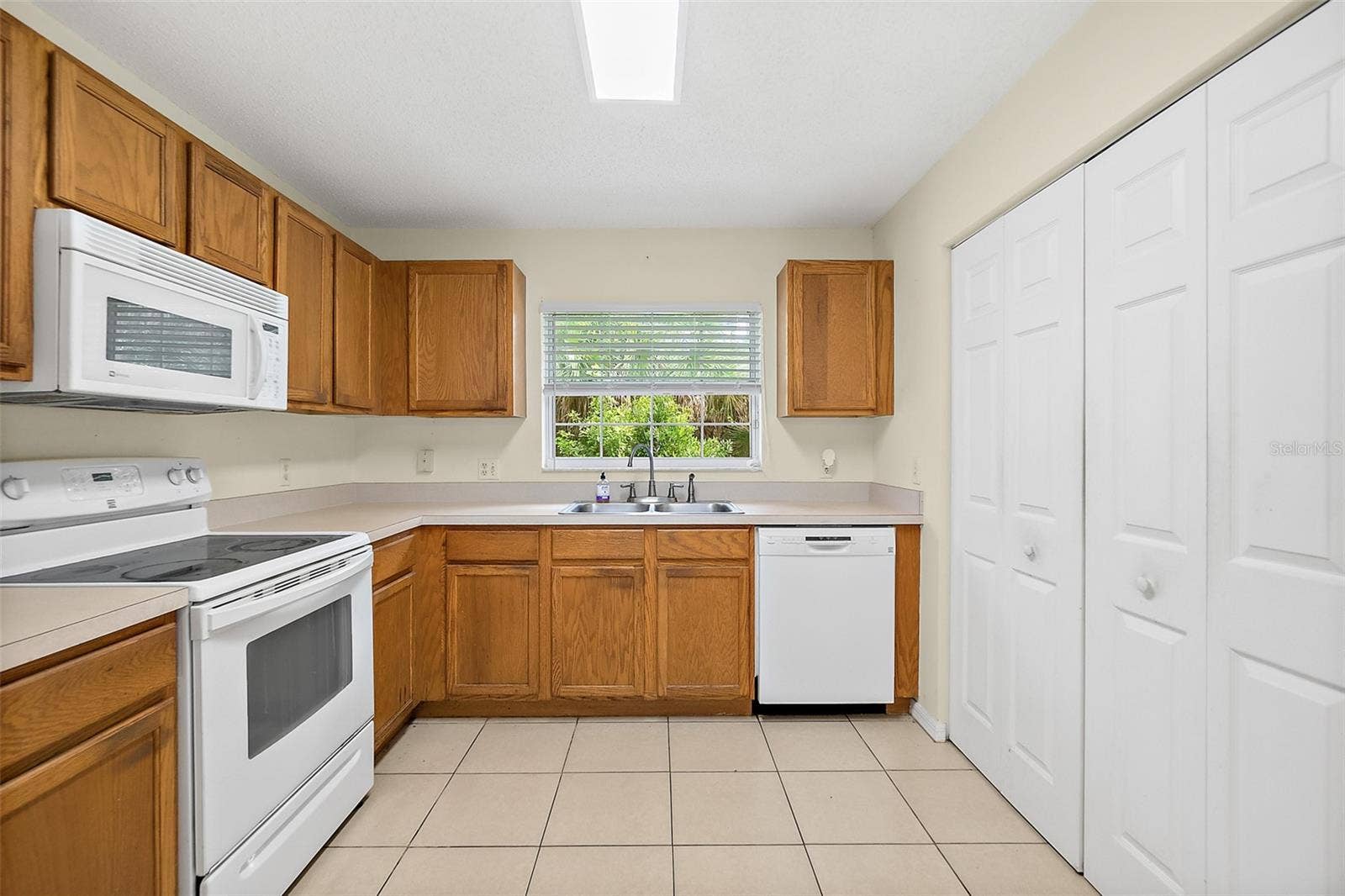 16 SLUMBER MEADOW TRAIL, Palm Coast, FL 32164 Kitchen