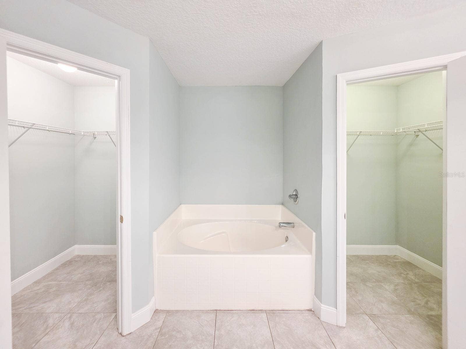 4 LLOWICK COURT, Palm Coast, FL 32164 4 LLOWICK COURT, Palm Coast, FL 32164