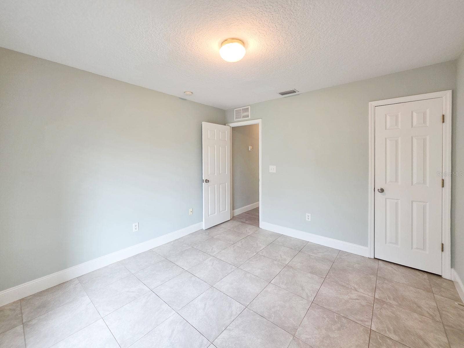 4 LLOWICK COURT, Palm Coast, FL 32164 4 LLOWICK COURT, Palm Coast, FL 32164
