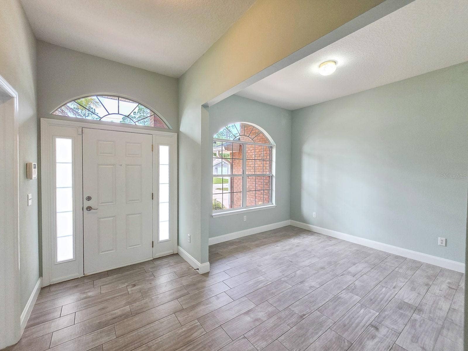 4 LLOWICK COURT, Palm Coast, FL 32164 Sun filled entry and dining room