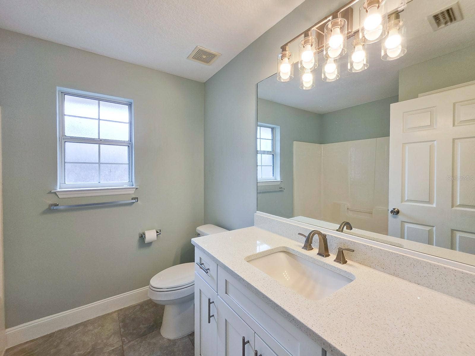 4 LLOWICK COURT, Palm Coast, FL 32164 Shared bath with stone top