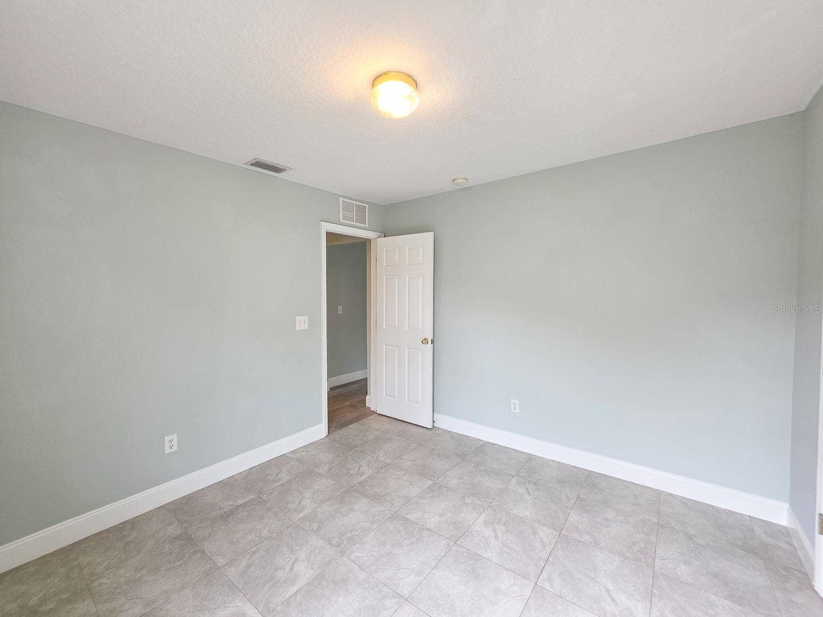 4 LLOWICK COURT, Palm Coast, FL 32164 4 LLOWICK COURT, Palm Coast, FL 32164