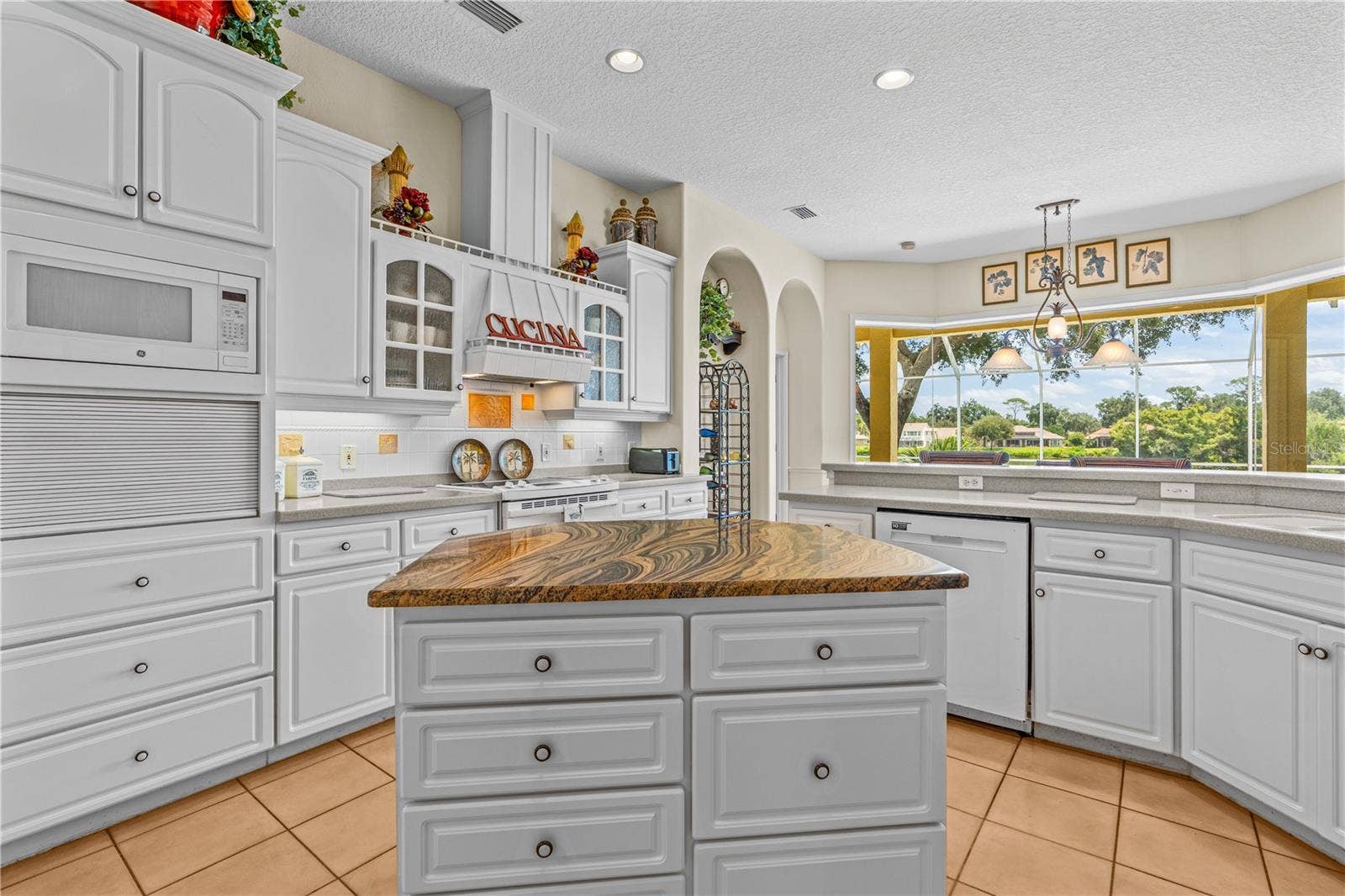 19 LAKECLIFF DRIVE, Ormond Beach, FL 32174 19 LAKECLIFF DRIVE, Ormond Beach, FL 32174