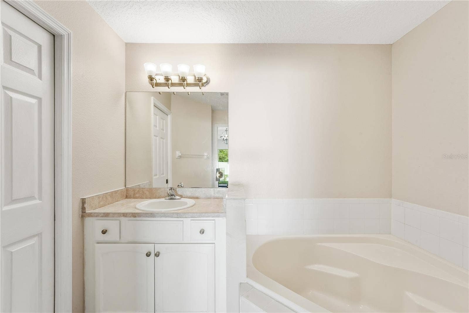 20 RYMSHAW DRIVE, Palm Coast, FL 32164 20 RYMSHAW DRIVE, Palm Coast, FL 32164