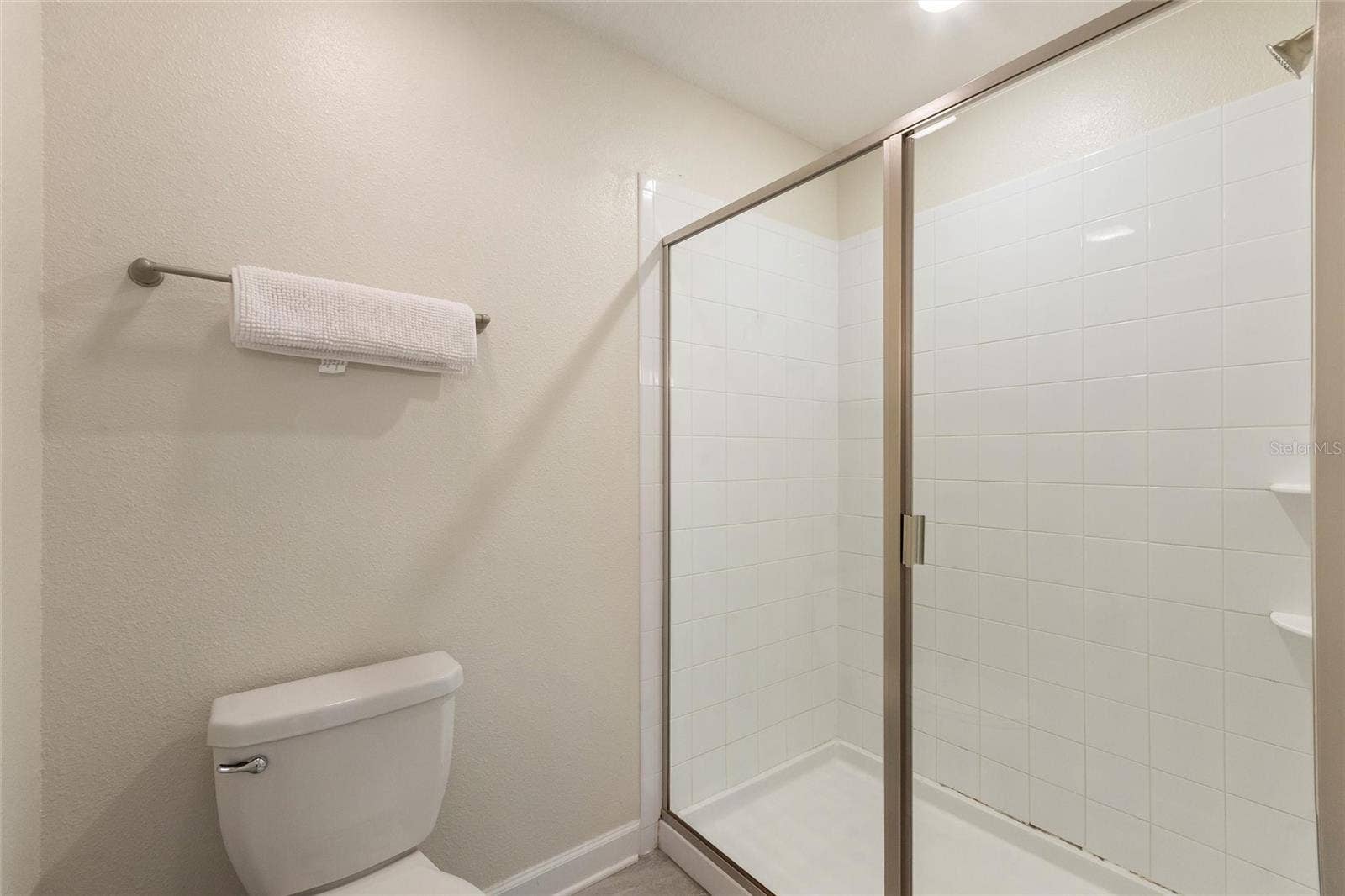 1524 FLANGE DRIVE, Davenport, FL 33896 Connecting bath between theme rooms