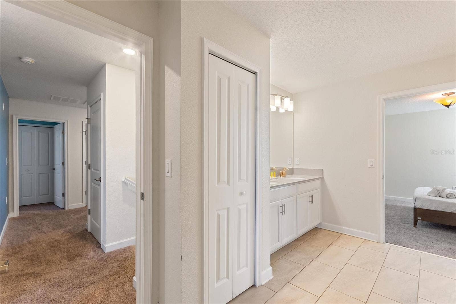 1524 FLANGE DRIVE, Davenport, FL 33896 Connecting Bath between theme rooms