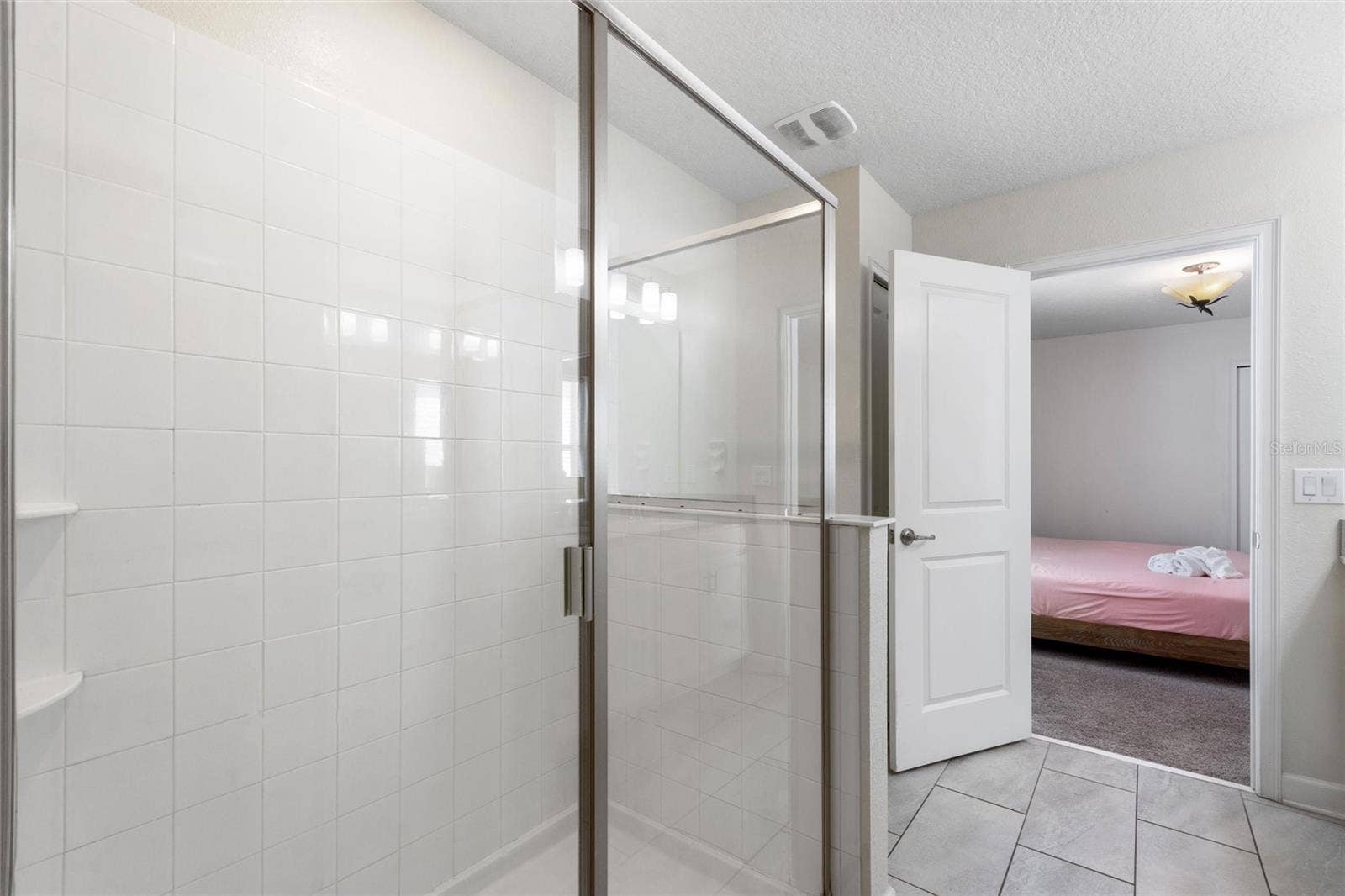 1524 FLANGE DRIVE, Davenport, FL 33896 Connecting Bath