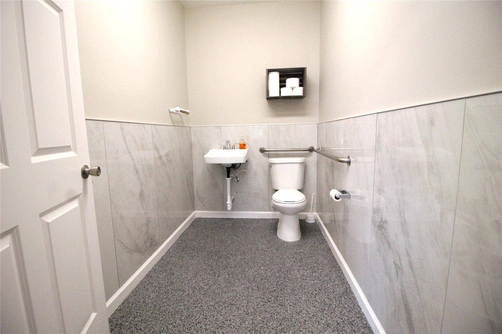114 W MYERS BOULEVARD, Mascotte, FL 34753