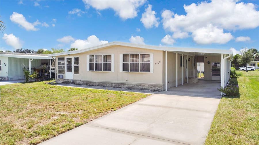 Property photo for 1207 APACHE CIRCLE, Tavares, FL
