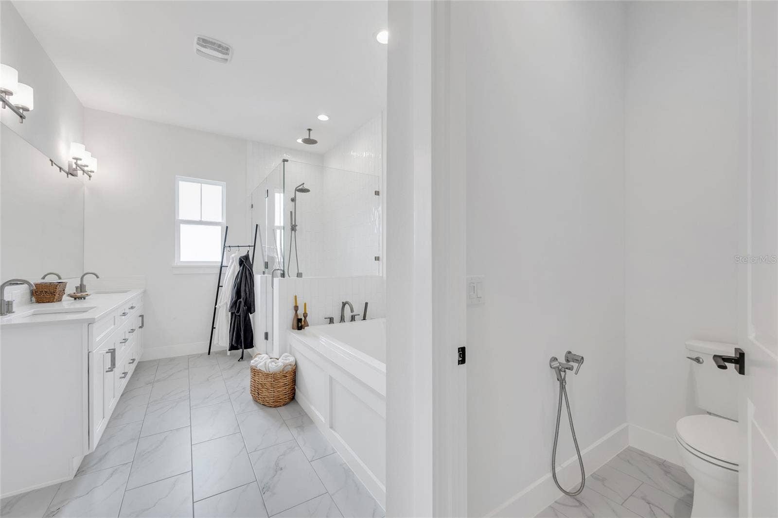 906 ALLENDALE LANE, Winter Garden, FL 34787 906 ALLENDALE LANE, Winter Garden, FL 34787