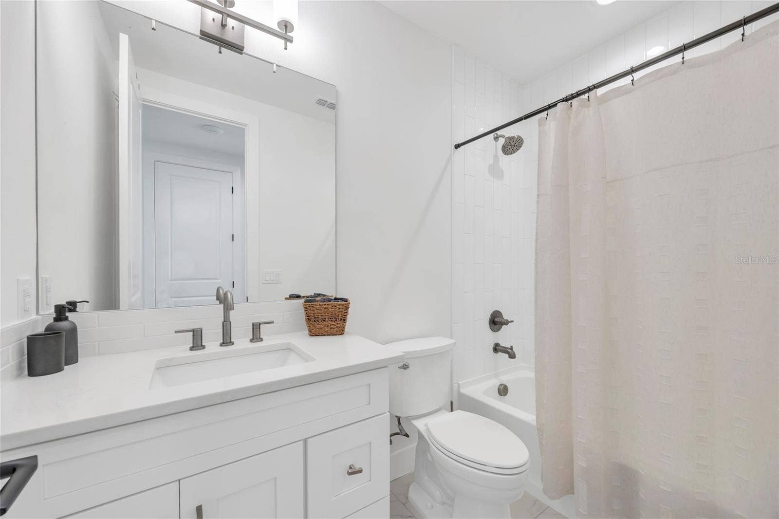 906 ALLENDALE LANE, Winter Garden, FL 34787 906 ALLENDALE LANE, Winter Garden, FL 34787