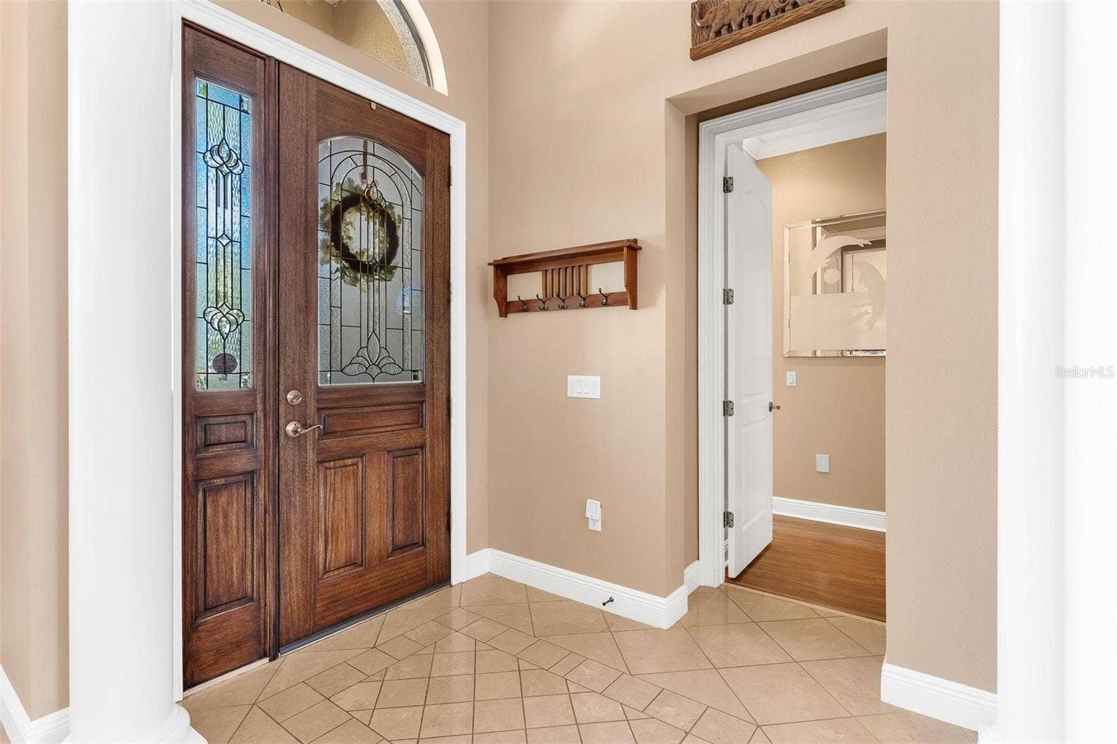 Foyer to greet your Guests...