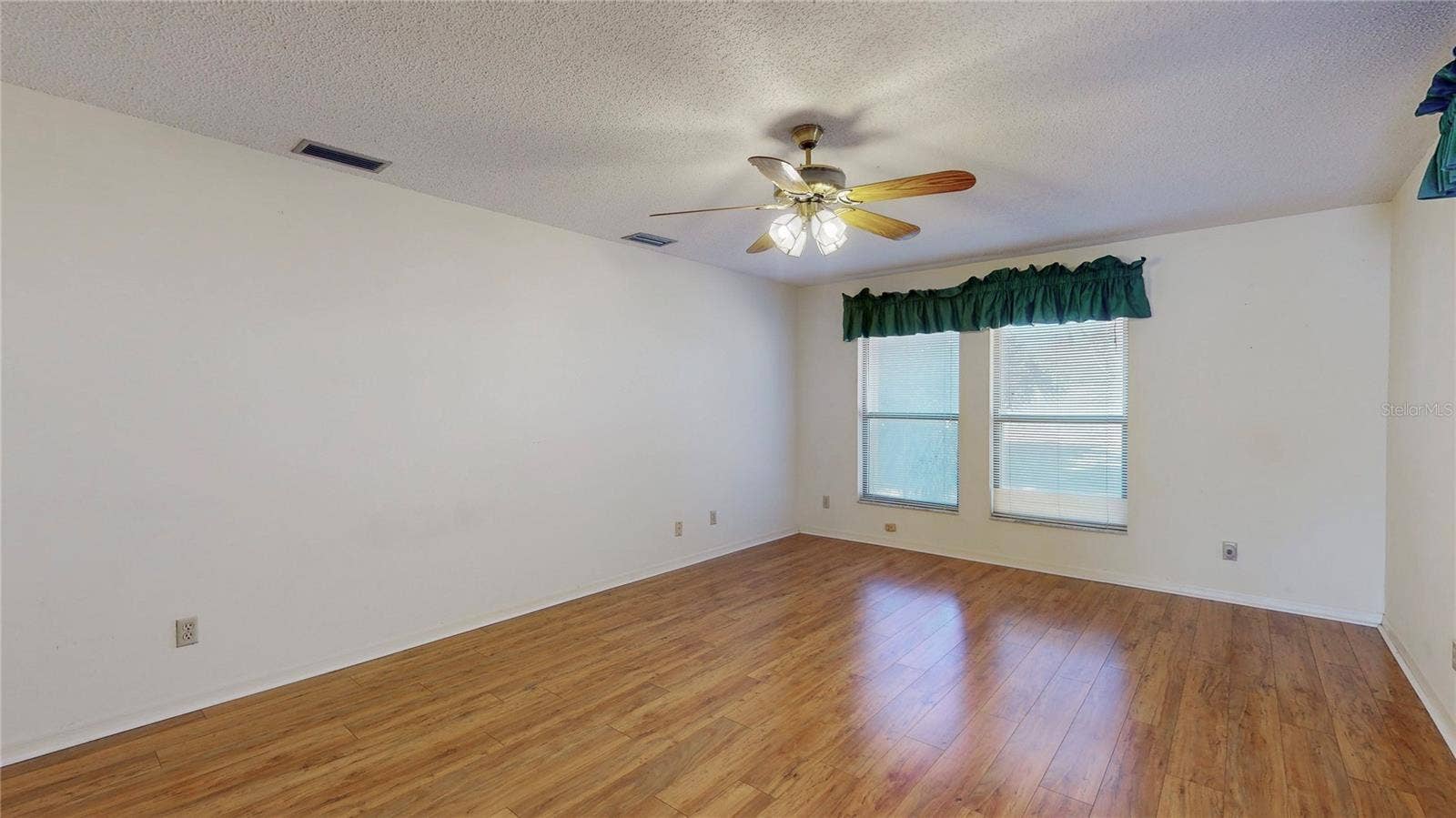 13 HERMOSA DRIVE, Eustis, FL 32726 13 HERMOSA DRIVE, Eustis, FL 32726