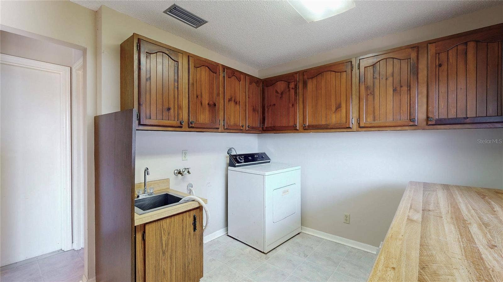 13 HERMOSA DRIVE, Eustis, FL 32726 Laundry room
