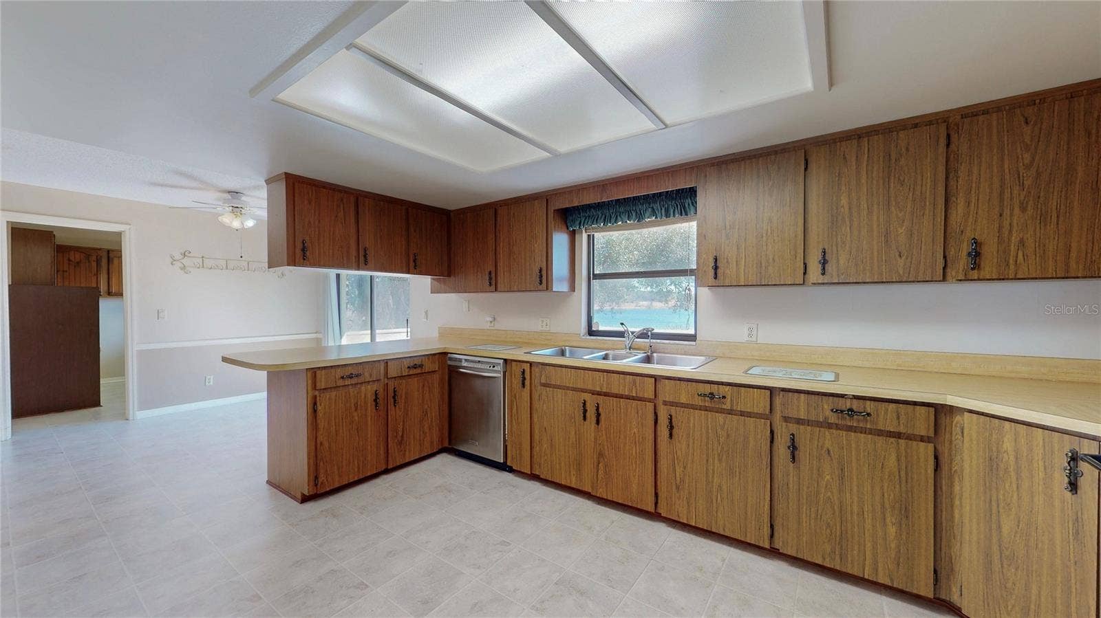 13 HERMOSA DRIVE, Eustis, FL 32726 Kitchen